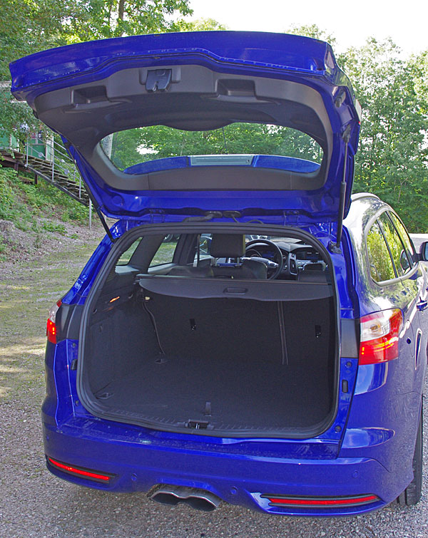 Biltest Ford Focus ST Stationcar prøvekørsel test bilanmeldelse